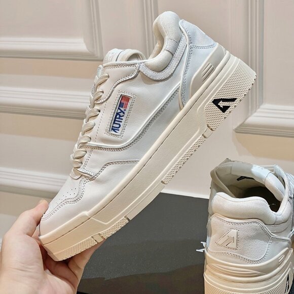 Autry Medalist Low-Top Leather Sneakers - Picture 2 of 6